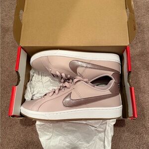 Nike Women's Mauve and White Sneakers